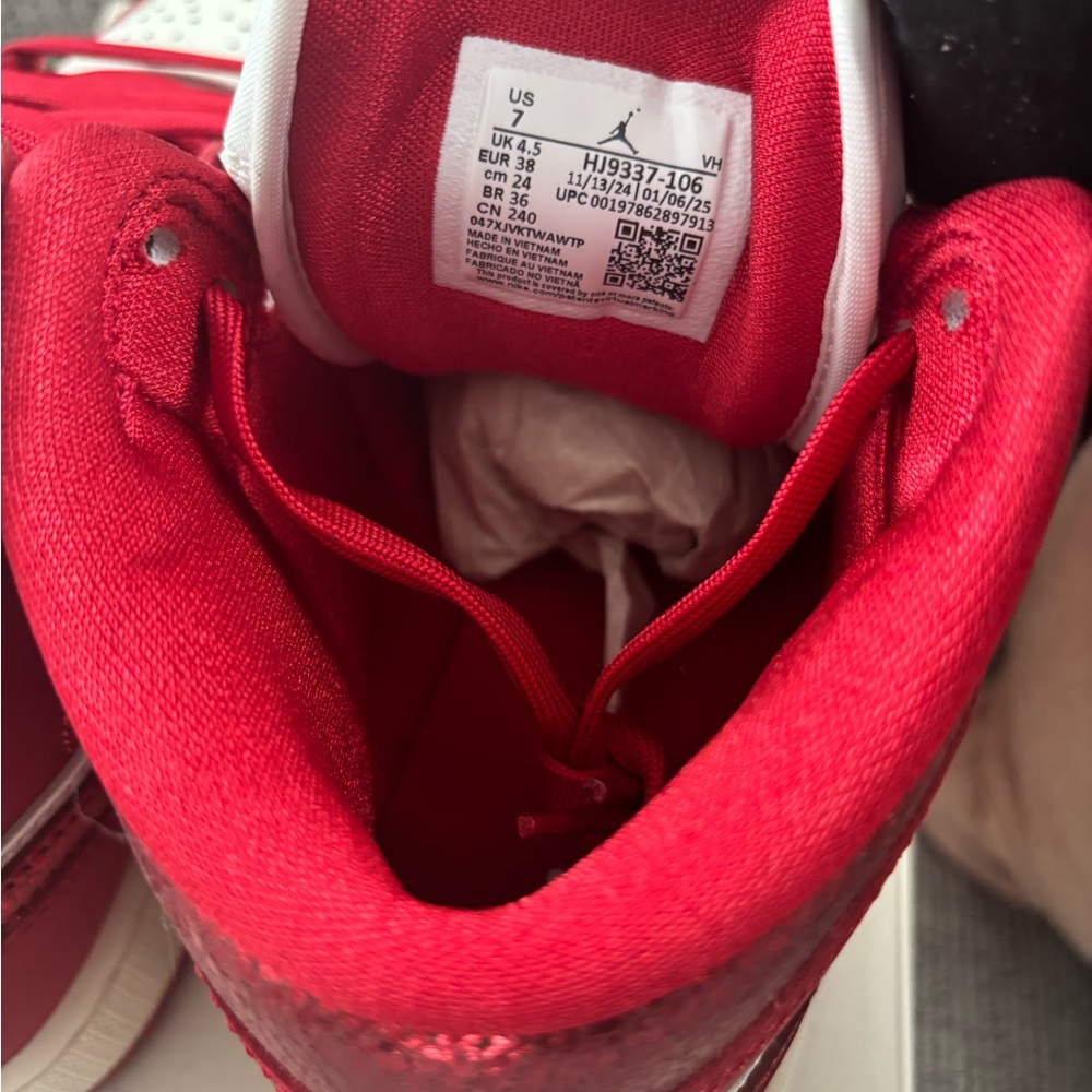Nike women’s Air Jordan 1 Mid Varsity Red and White High-Top. Brand New - Picture 7 of 11